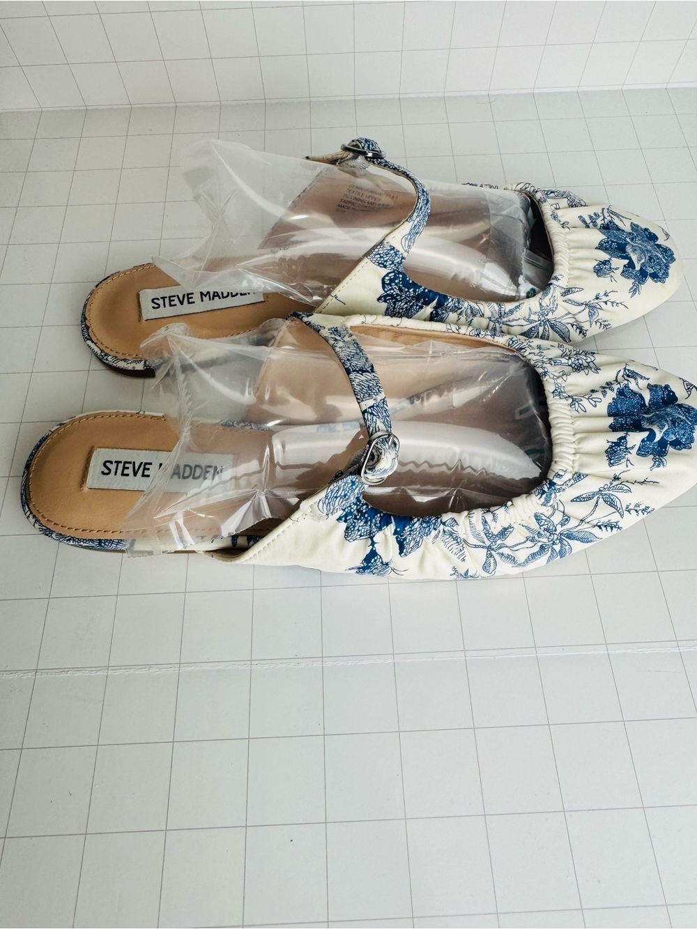 Steve Madden Cream and Blue Floral Mary Jane Flats - Picture 6 of 7